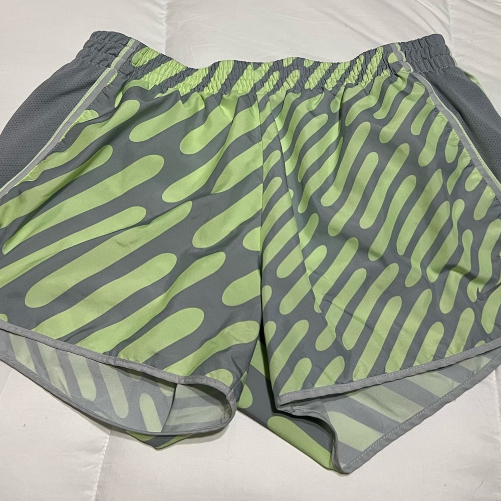 WOMENS NIKE TEMPO SHORTS